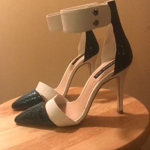Izabella Rue Snake Skin heels